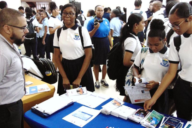 USM attends Careers fairs on St. Maarten and Statia